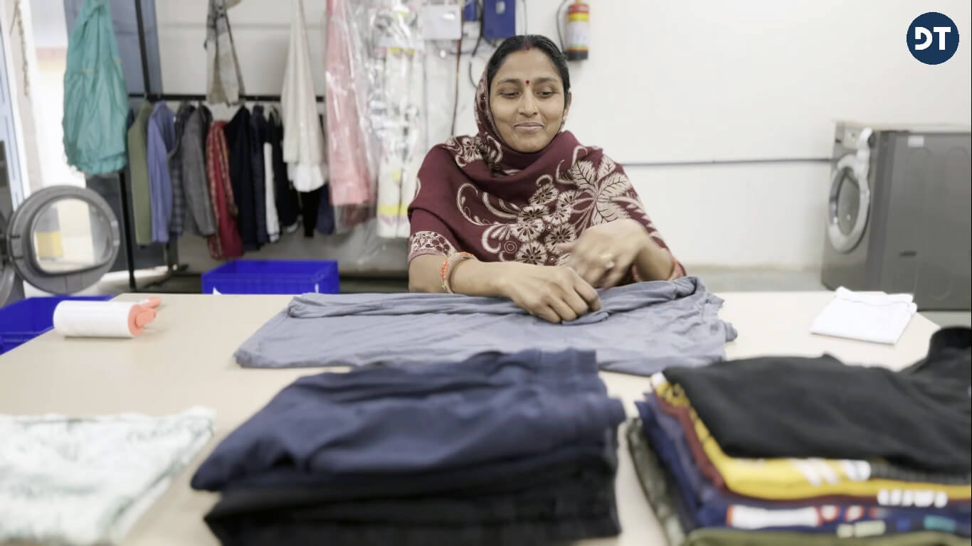 DomTom laundry service — wash and fold in Delhi
