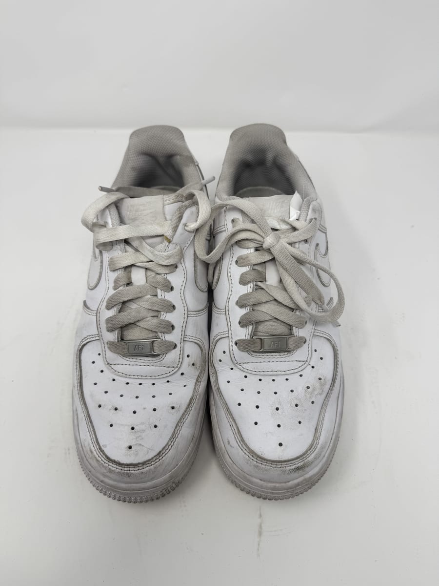 Shoe cleaning before — Sudarshan Park