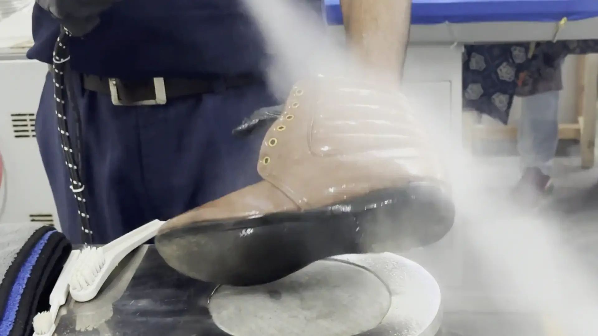 DomTom shoe cleaning in Shadipur — sneakers and leather footwear